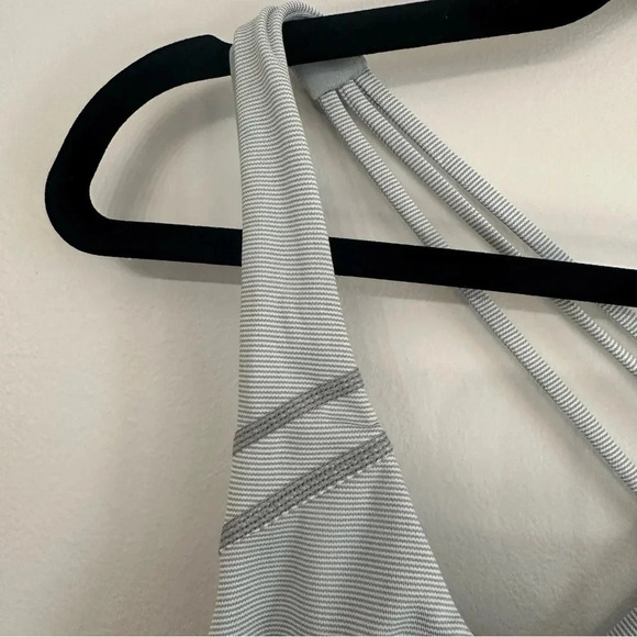 Southern Tide Nessa Skip Stripe Light Grey Performance Sports Bra Size XL NWT - Picture 5 of 9